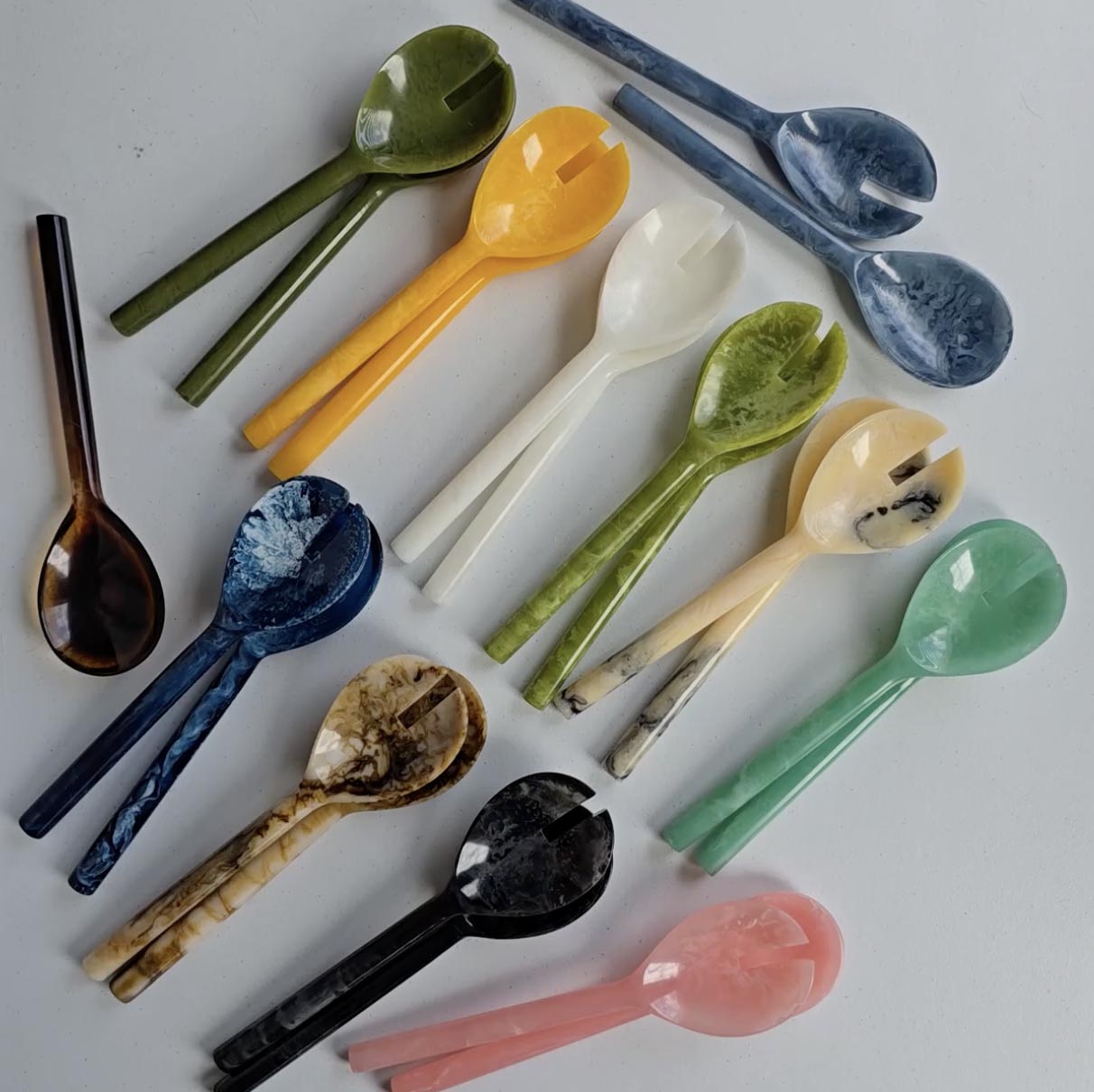 2-Piece Resin Salad Serving Set